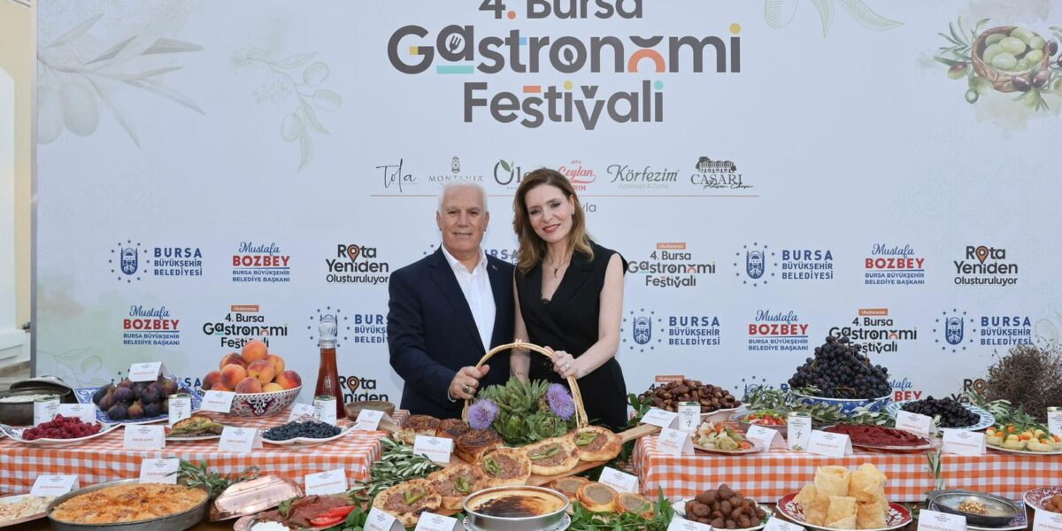 Bursa İskender kebap ve yöresel tatlar sofrası