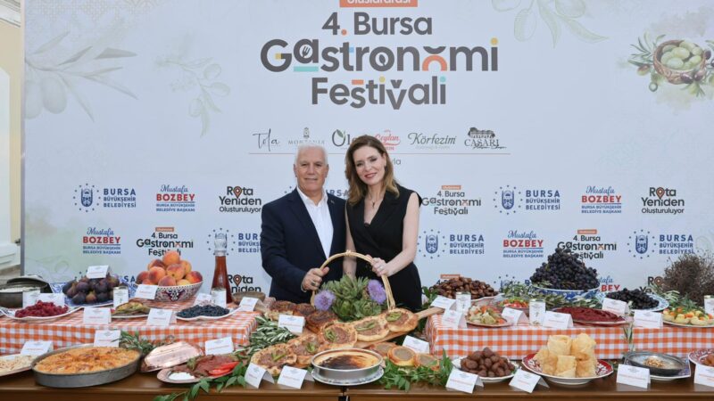 Bursa İskender kebap ve yöresel tatlar sofrası